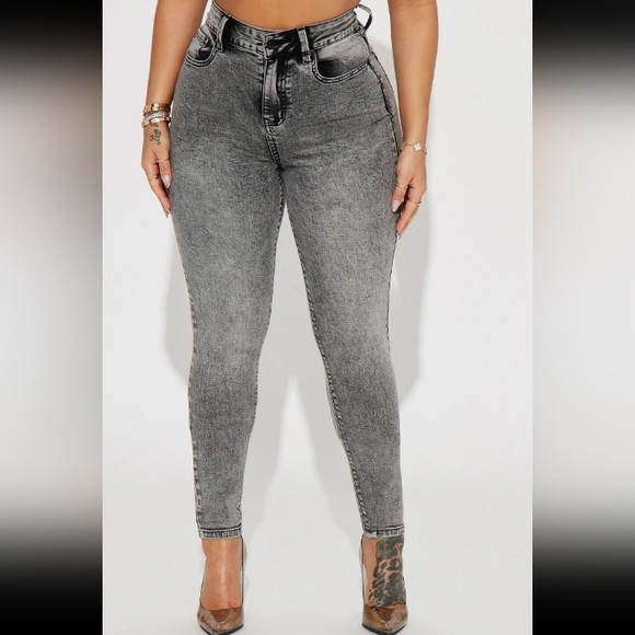 Fashion Nova Gray Acid Wash Curvy Jeans sz 11 - Picture 3 of 10